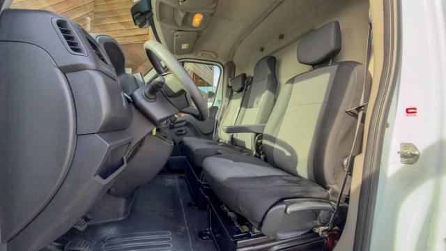 Renault Master image 9