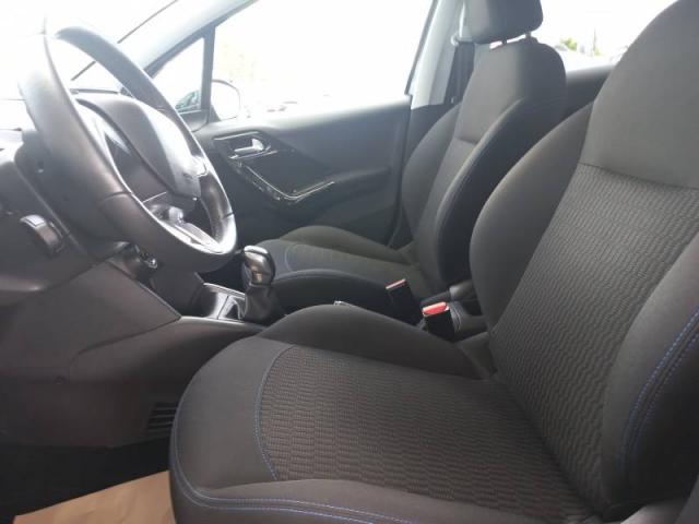 Peugeot 208 image 7