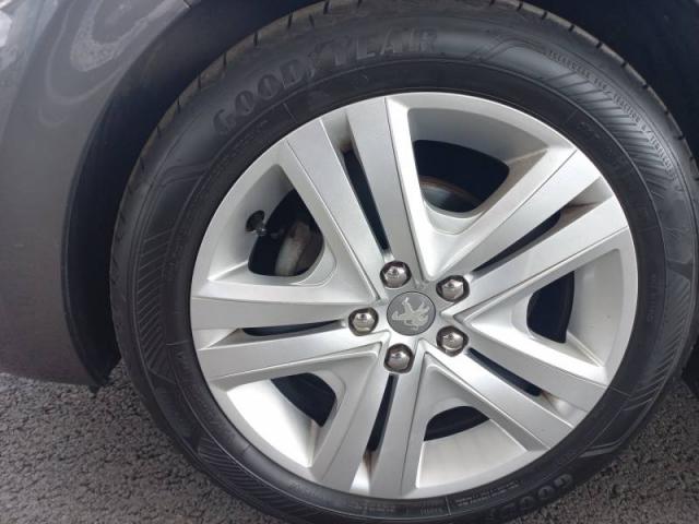 Peugeot 208 image 9