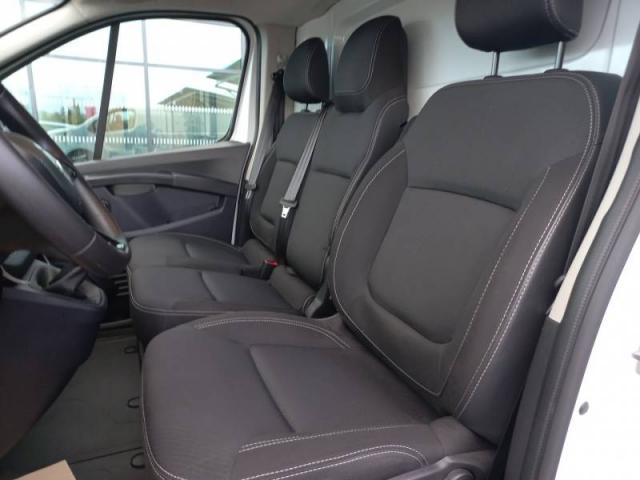 Renault Trafic image 2