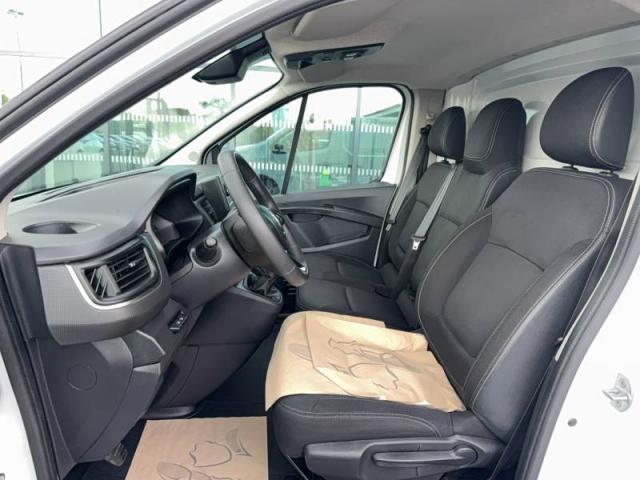 Renault Trafic image 2