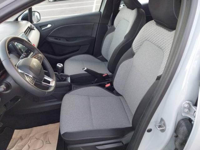 Renault Clio image 9