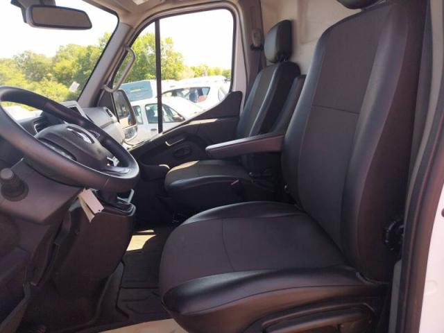Renault Master image 2