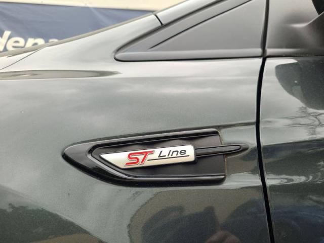 Ford Kuga image 7