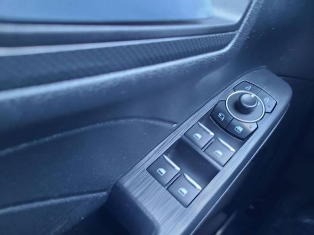 Ford Kuga image 6