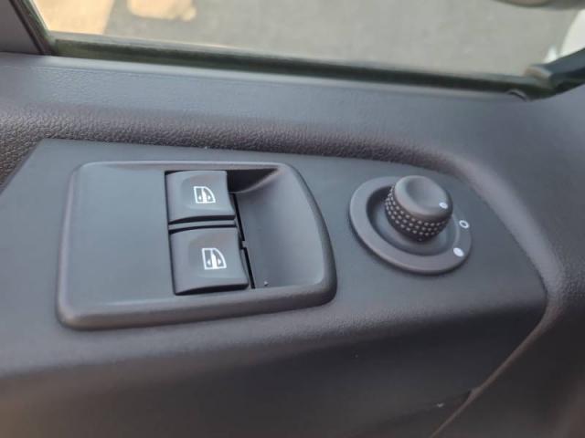 Renault Trafic image 2
