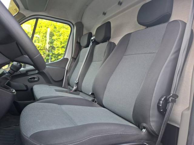 Renault Master image 1