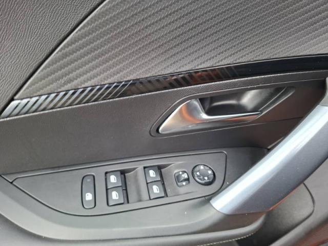 Peugeot 2008 image 2