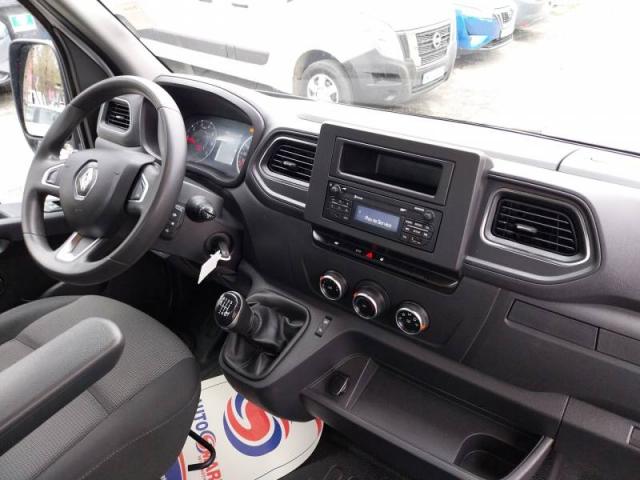 Renault Master image 2
