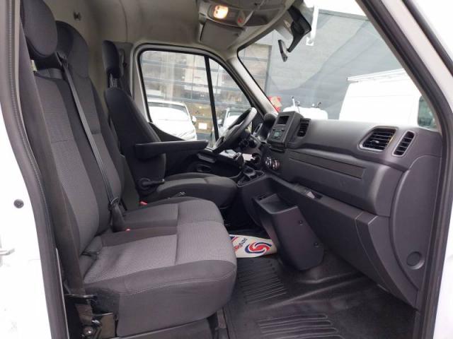 Renault Master image 1