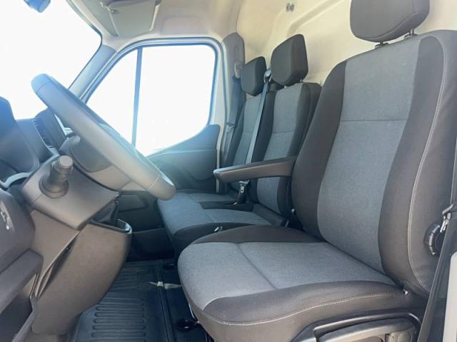 Renault Master image 2