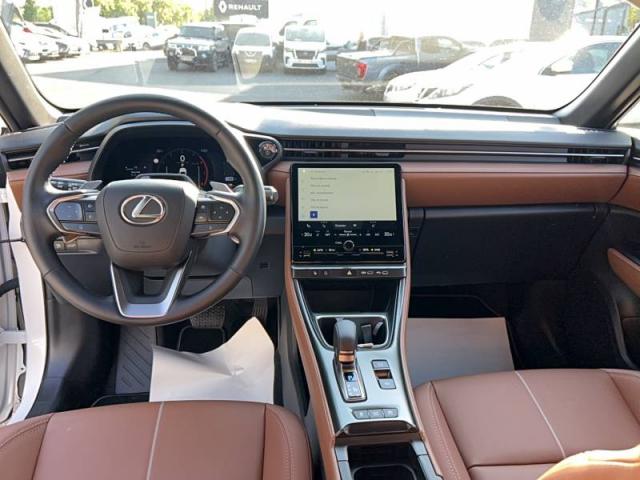 Lexus Lbx image 1