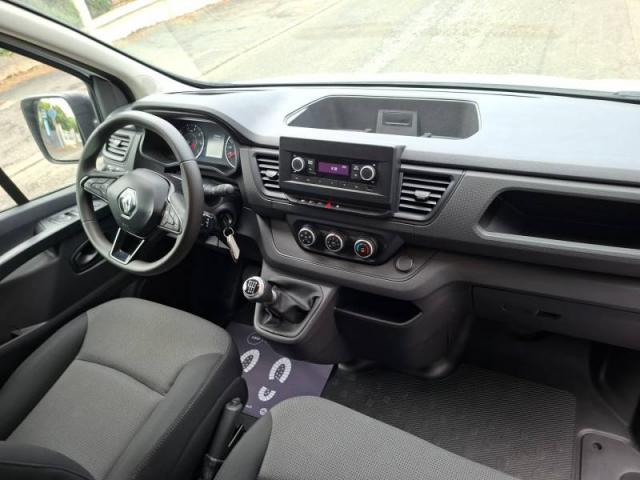 Renault Trafic image 2
