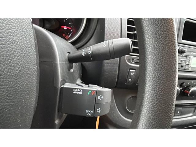 Renault Trafic image 2