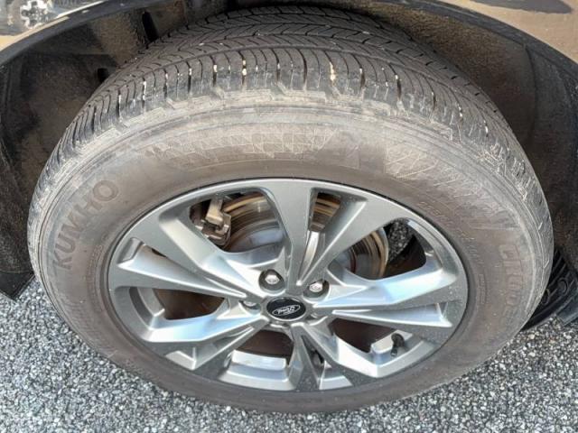 Ford Kuga image 8