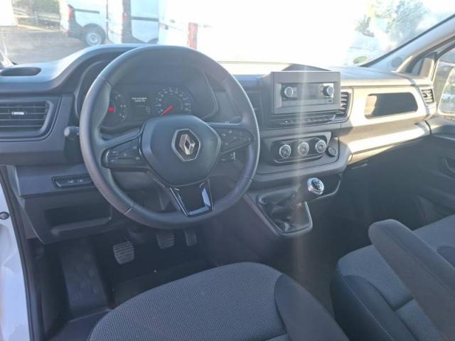 Renault Trafic image 2