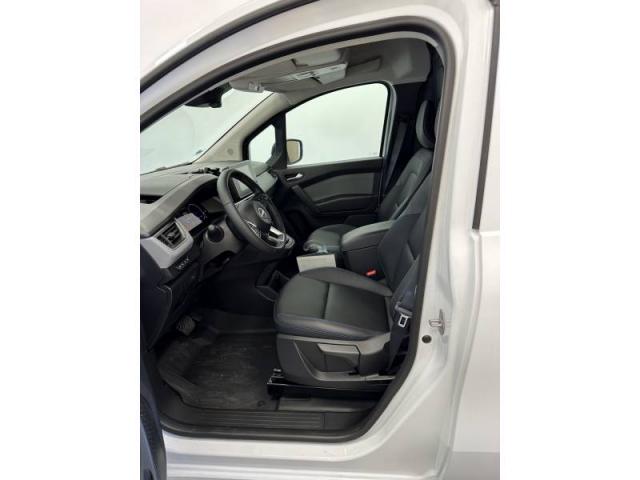 Nissan Townstar image 7