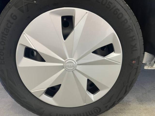 Nissan Townstar image 4