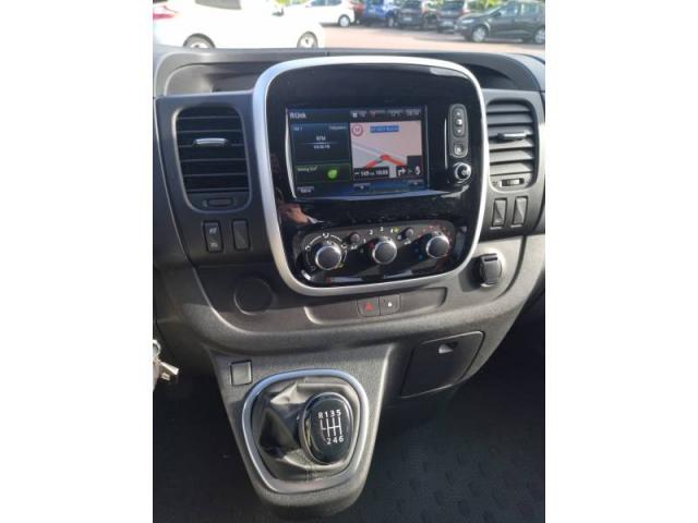 Renault Trafic image 2