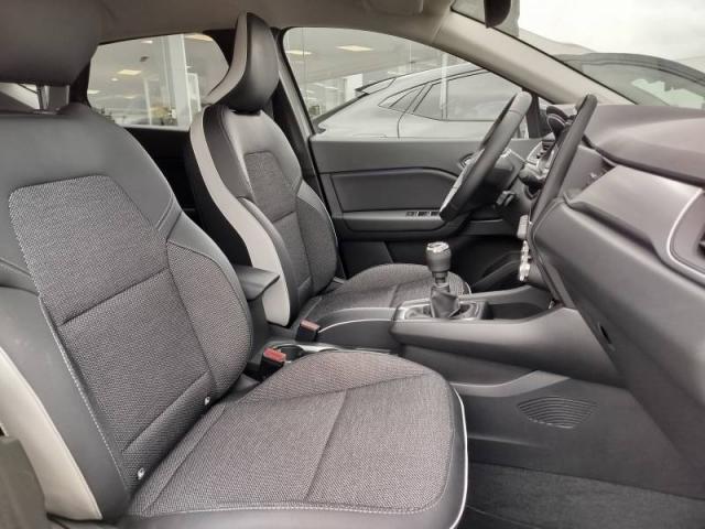Renault Captur image 2