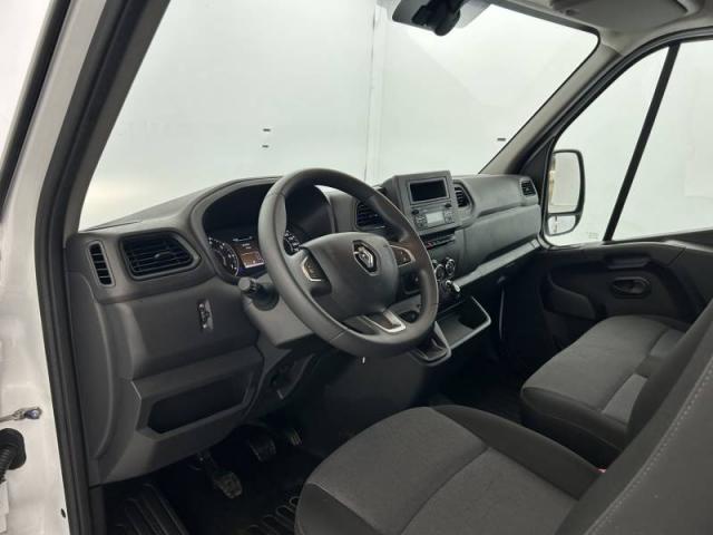 Renault Master image 1