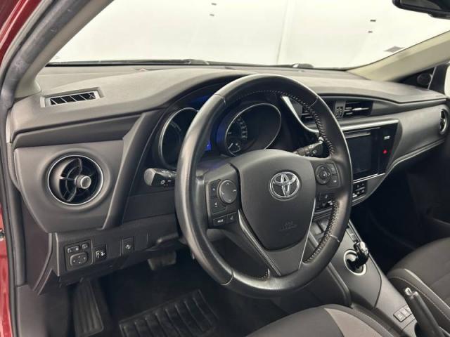 Toyota Auris image 1