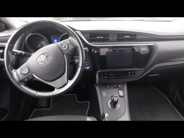 Toyota Auris image 1