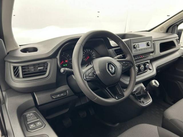 Renault Trafic image 1