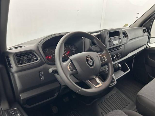 Renault Master image 1