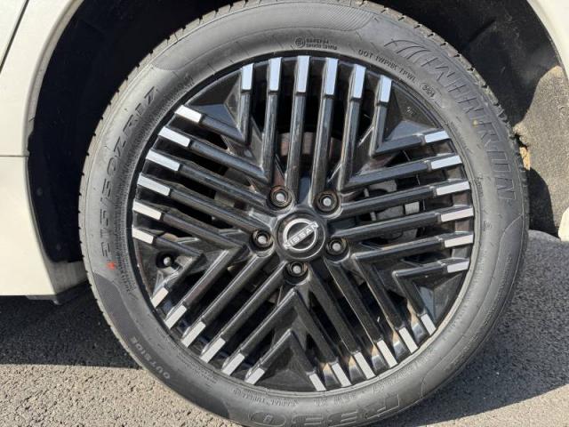Nissan Leaf image 2