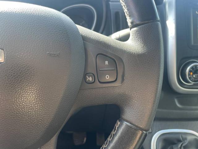 Nissan Nv300 image 7