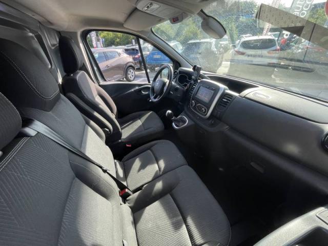 Nissan Nv300 image 3