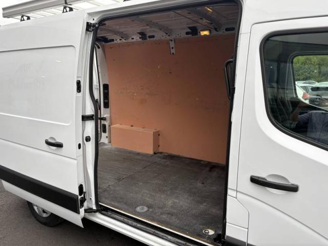 Nissan Nv400 image 9