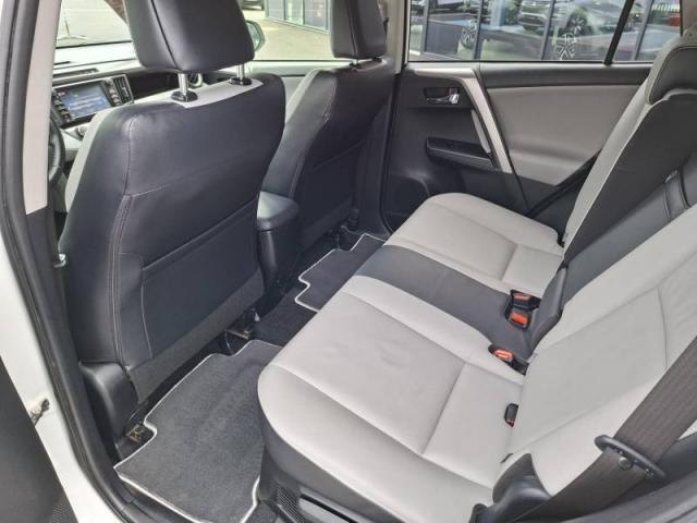 Toyota Rav4 image 8