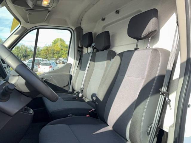 Renault Master image 2