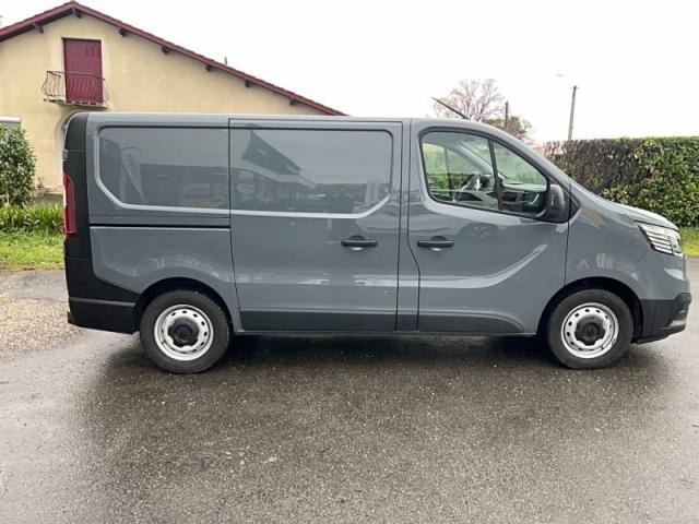 Renault Trafic image 2
