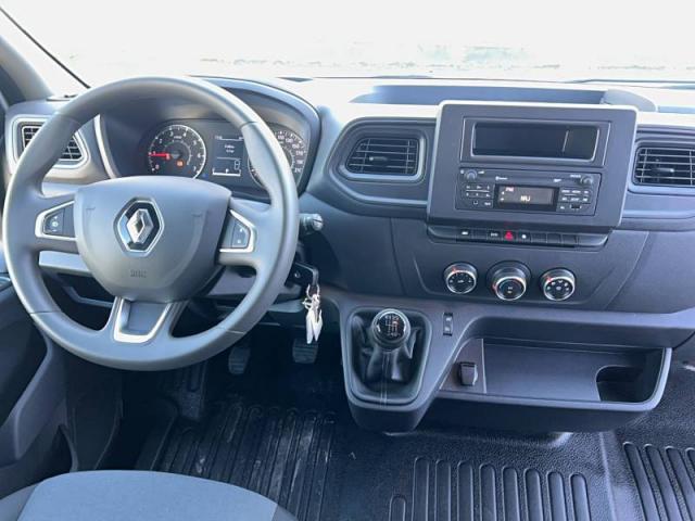 Renault Master image 2