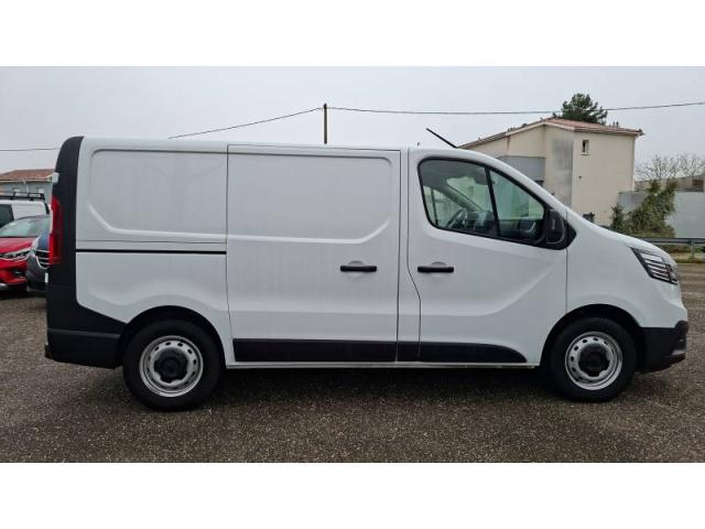 Renault Trafic image 2