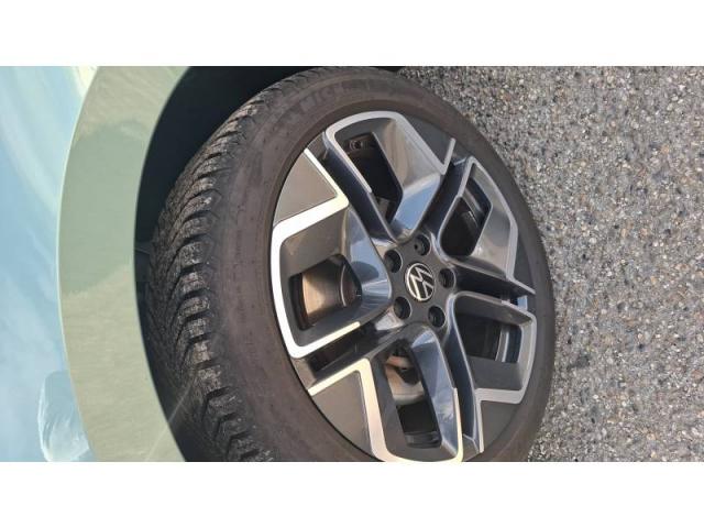 Volkswagen Passat image 9