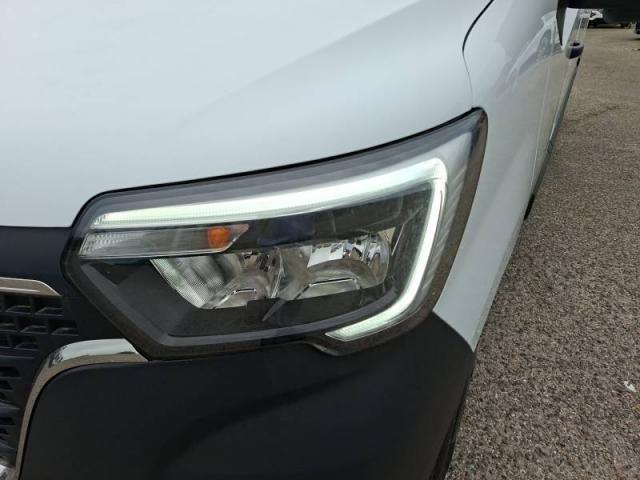 Renault Master image 2