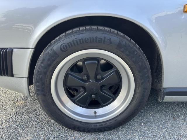 Porsche 911 image 6