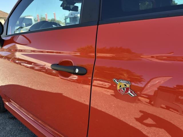 Abarth 695 image 2
