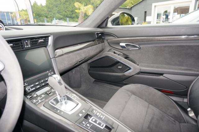 Porsche 991 image 4