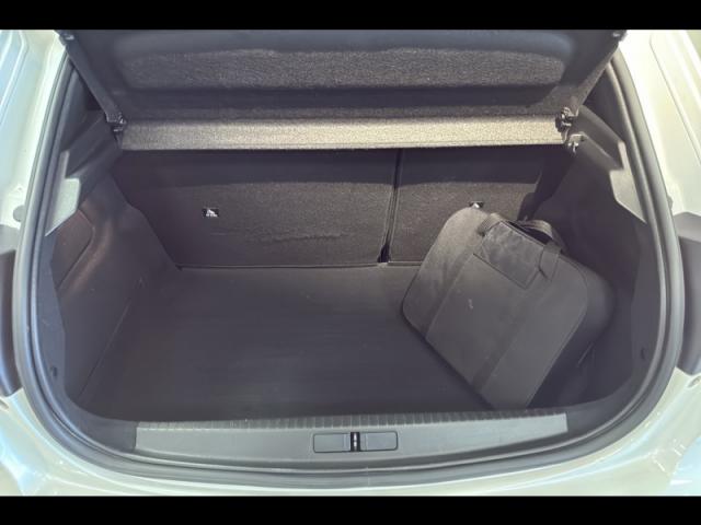 Peugeot 208 image 8