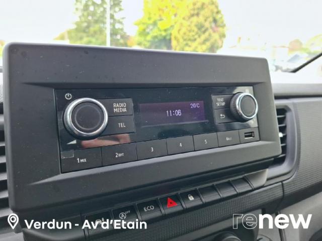 Renault Trafic image 9