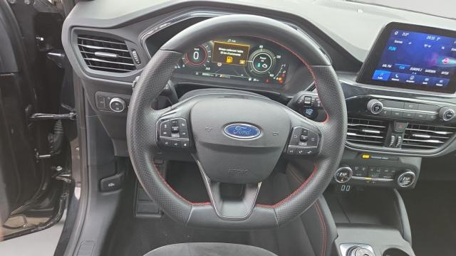 Ford Kuga image 2