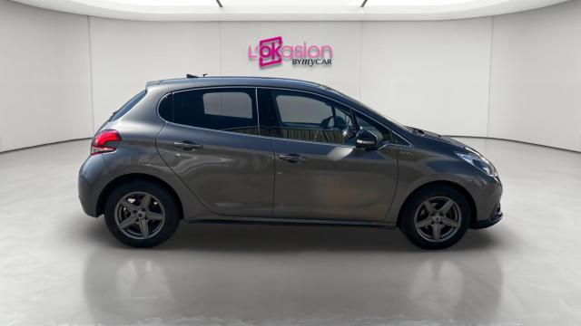 Peugeot 208 image 2