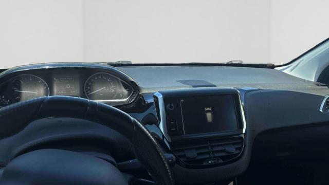 Peugeot 208 image 8