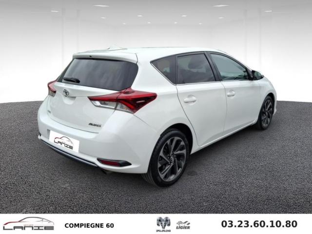 Toyota Auris image 9