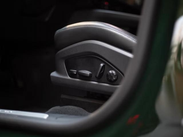 Porsche Macan image 9